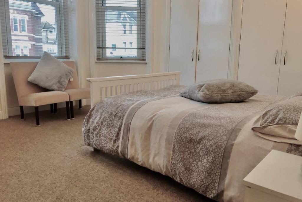Luxury 2 Beds Apartment By The Sea Bournemouth Exteriér fotografie